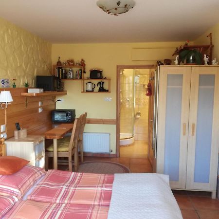 Virag Apartmanhaz Шопрон Екстер'єр фото