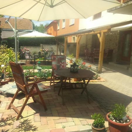 Virag Apartmanhaz Шопрон Екстер'єр фото