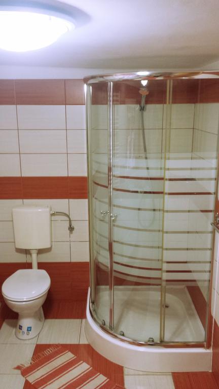Virag Apartmanhaz Шопрон Екстер'єр фото