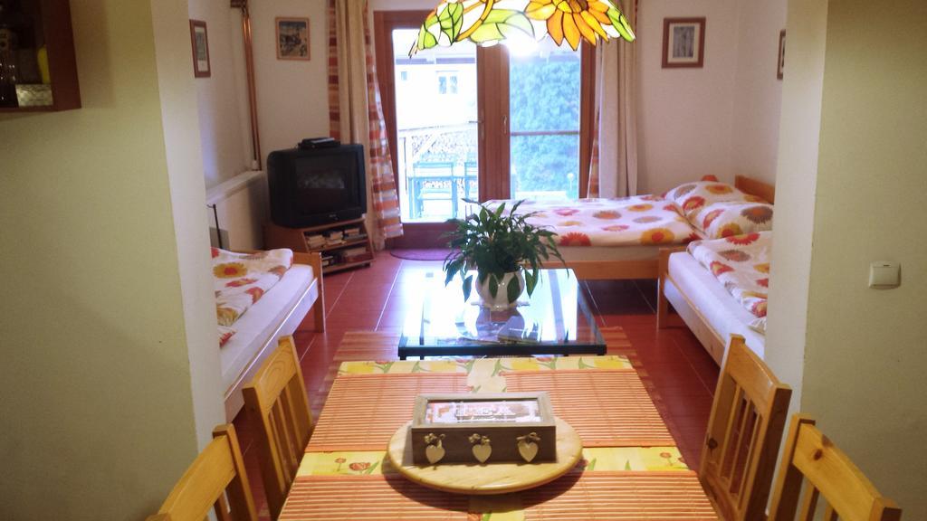 Virag Apartmanhaz Шопрон Екстер'єр фото