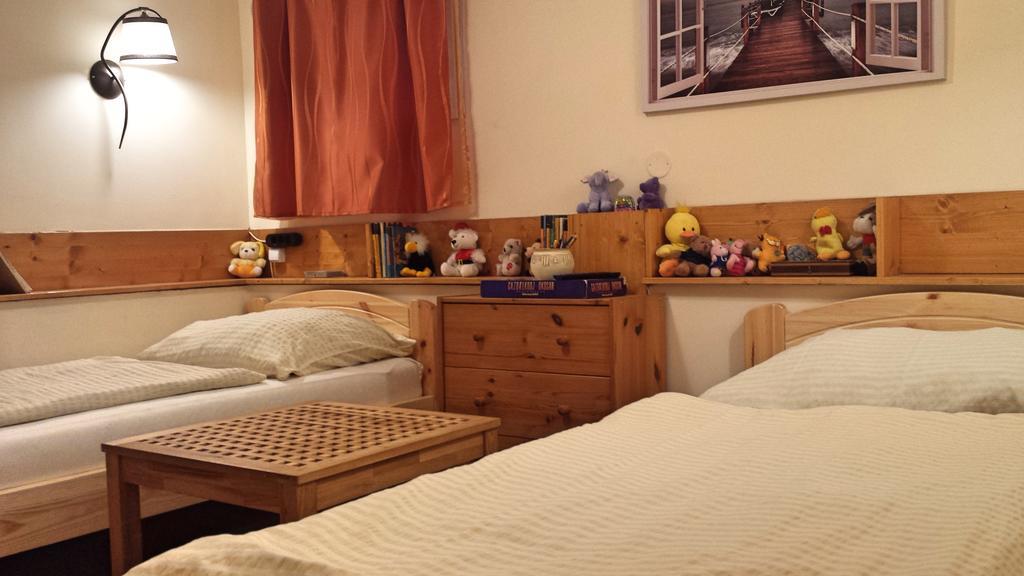 Virag Apartmanhaz Шопрон Екстер'єр фото