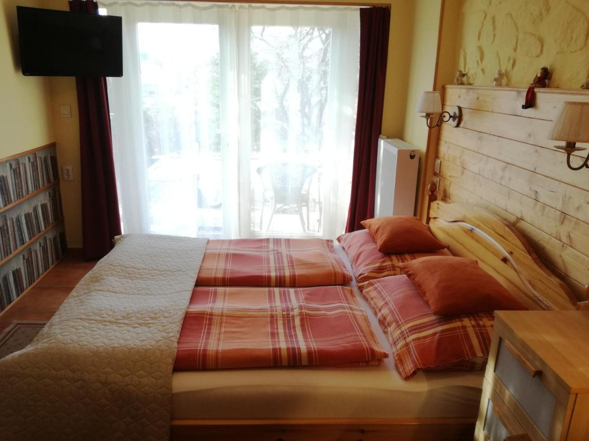 Virag Apartmanhaz Шопрон Екстер'єр фото
