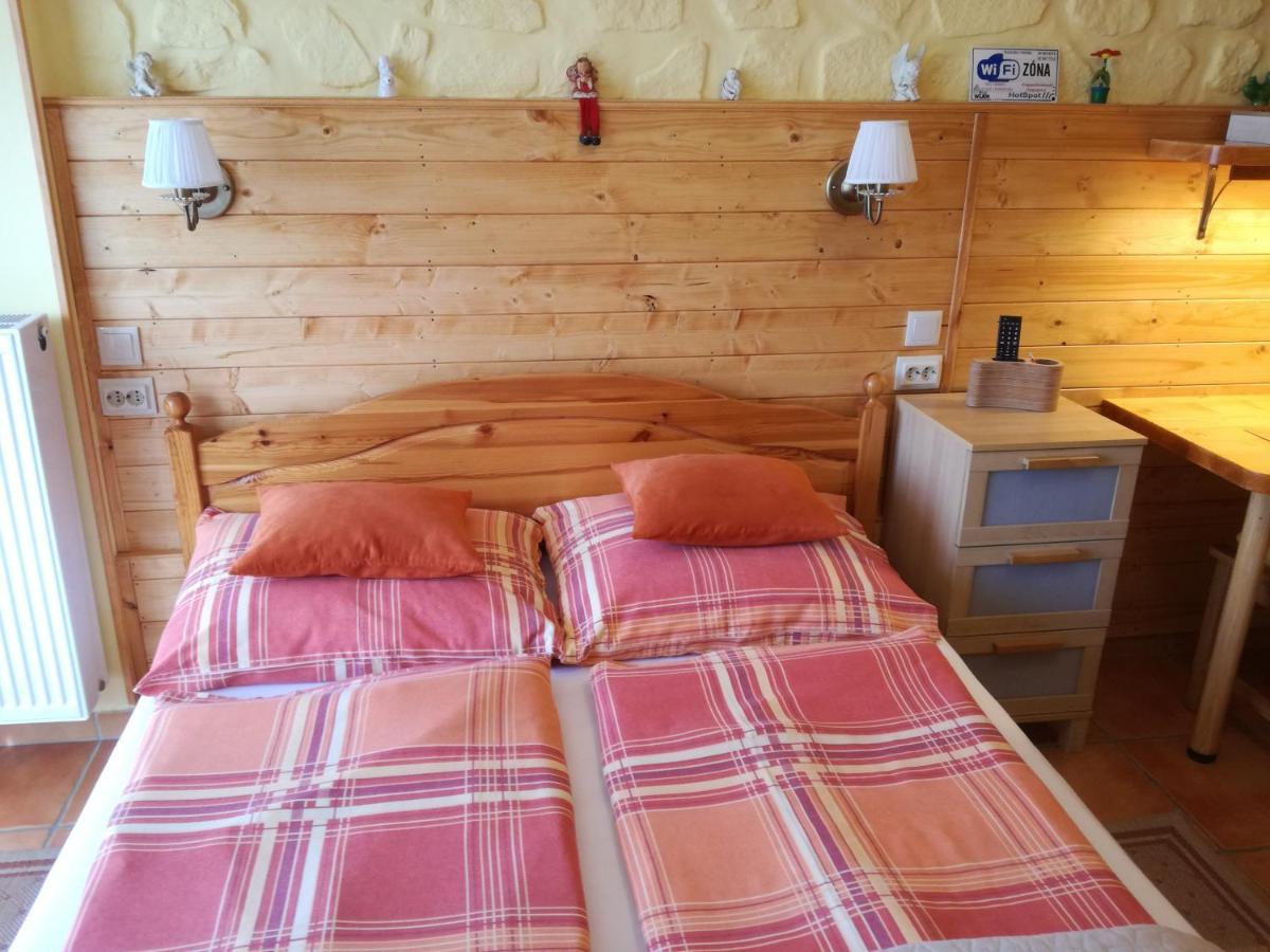 Virag Apartmanhaz Шопрон Екстер'єр фото